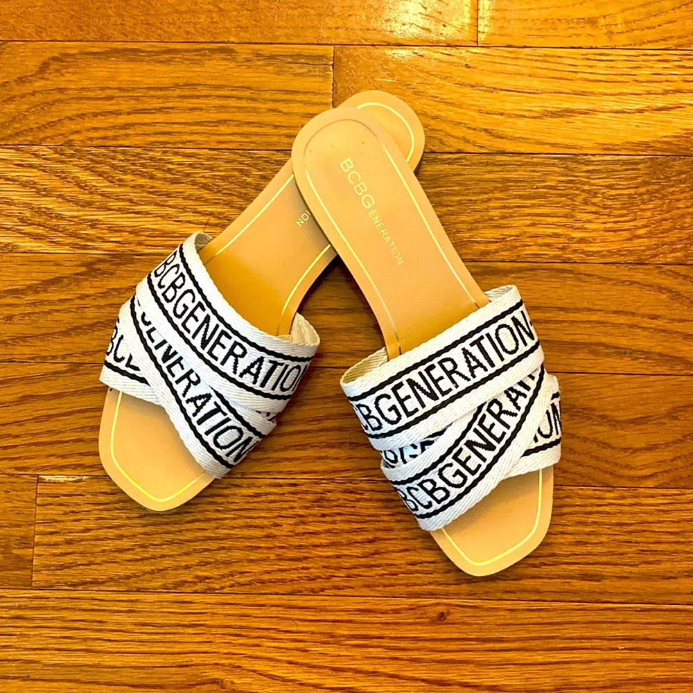 Gently used BCBG generation flats. Size 6.5.